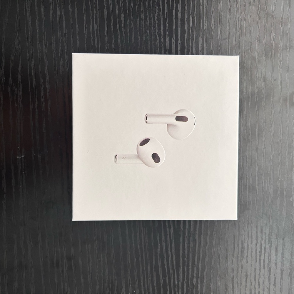 Apple White Earbuds with Charging Case